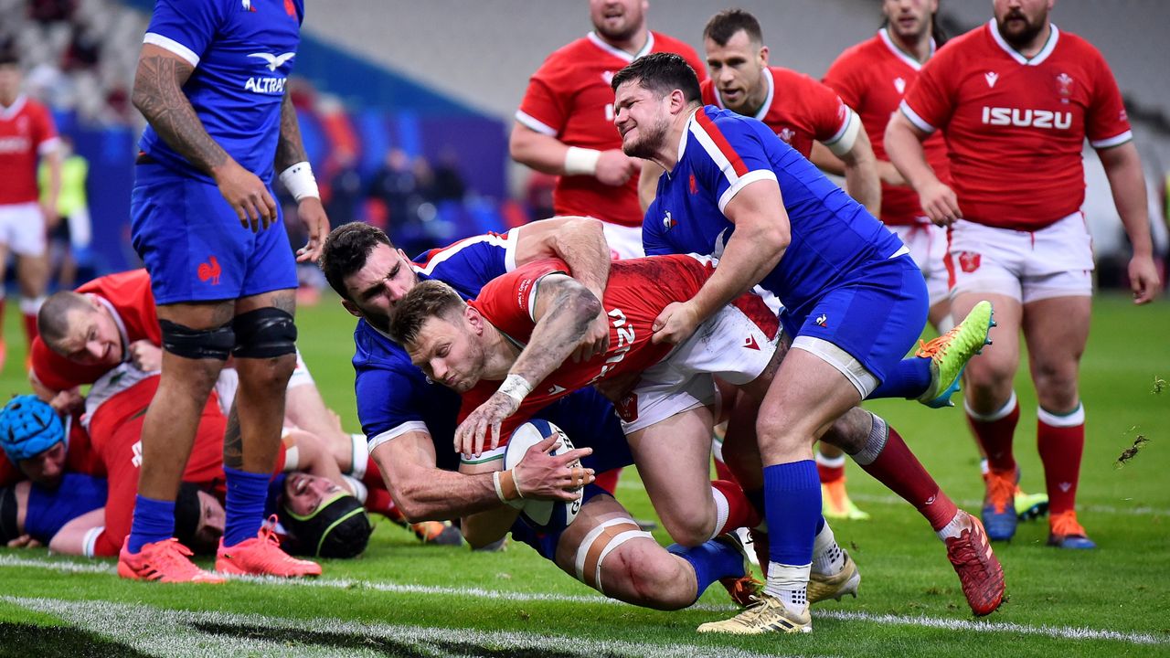 Dan Biggar of Wales scores his sides 1st try as Charles Ollivon and Julien Marchand of France attempt to tackle during the Guinness Six Nations match between France and Wales