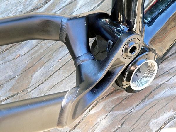 Asymmetric chainstays