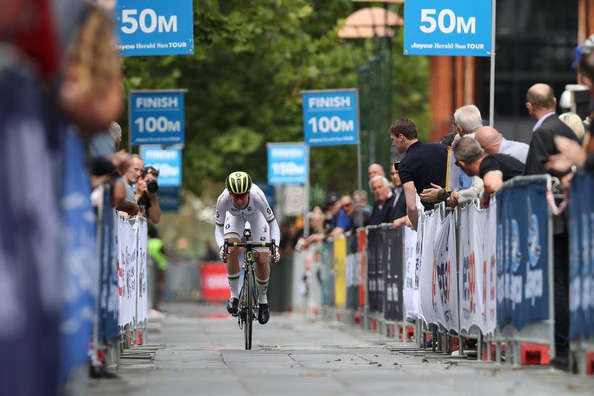Annemiek van Vleuten on her way to victory
