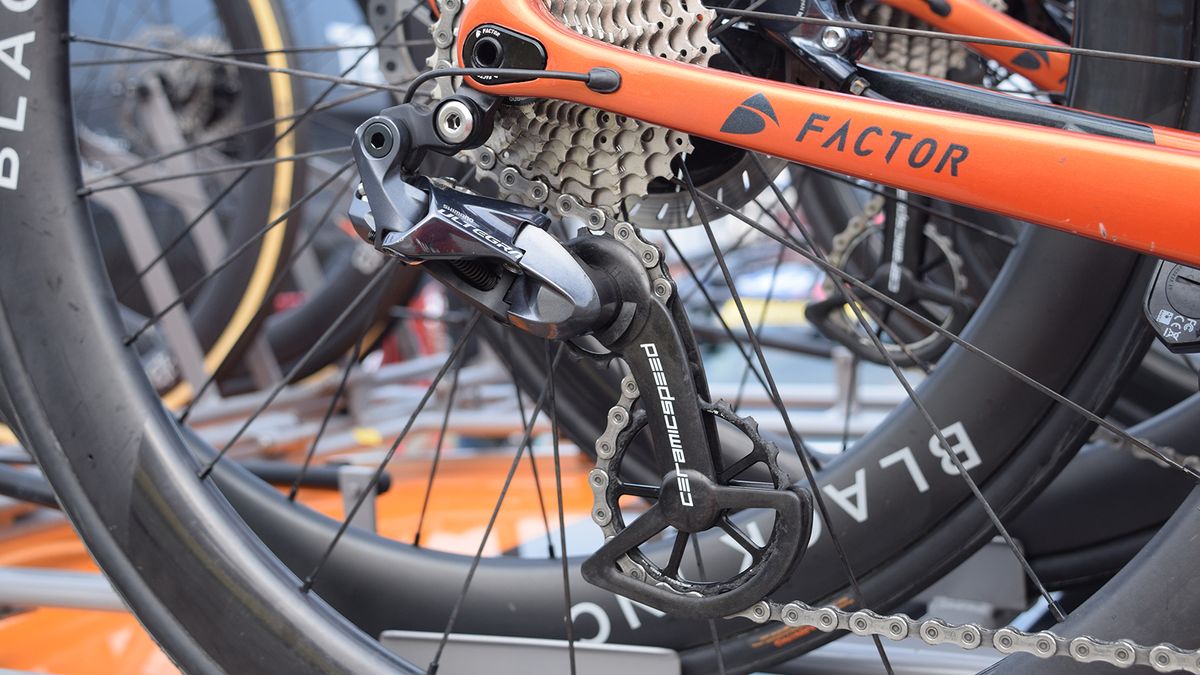 Pieter Weening ran a mix of Shimano Ultegra, Dura-Ace and CeramicSpeed drivetrain components on his spare bike