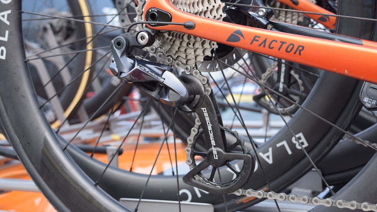 Pieter Weening ran a mix of Shimano Ultegra, Dura-Ace and CeramicSpeed drivetrain components on his spare bike
