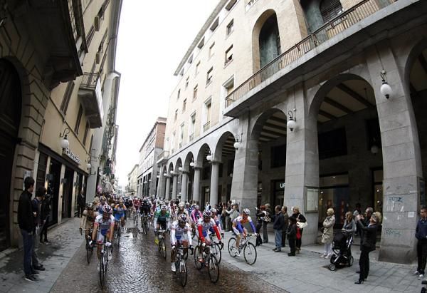 The peloton rolls through the streets of Novara at the start of the stage.