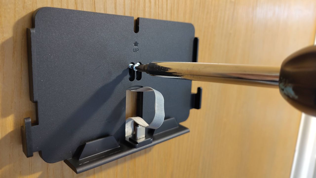 Screwing on Ezviz Wire-Free Peephole Door Viewer EP4 backplate