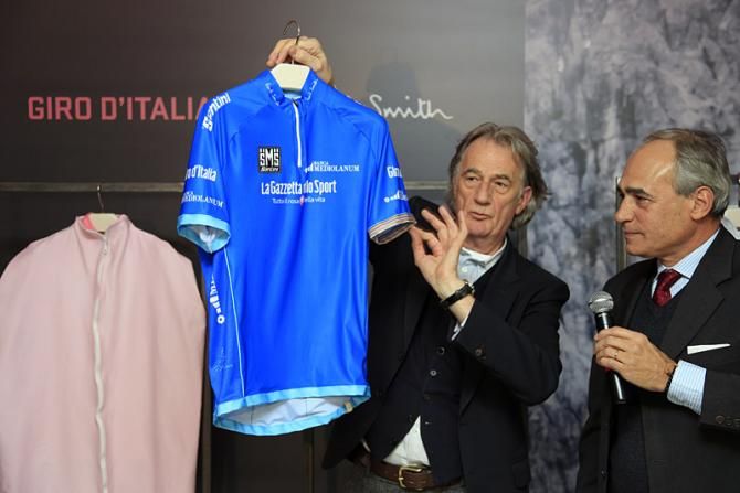 Designer Paul Smith and Gazzetta dello Sport's Andre Monti present the Giro's new mountains classification leader's jersey.