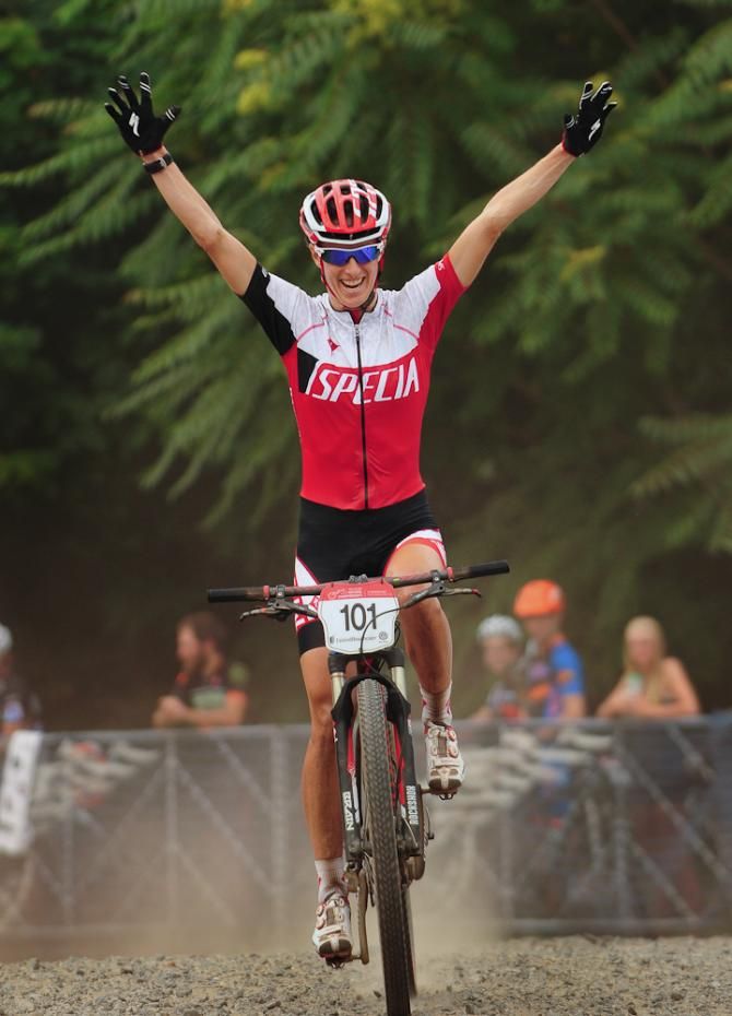 Lea Davison (Specialized) wins the US short track national championships.