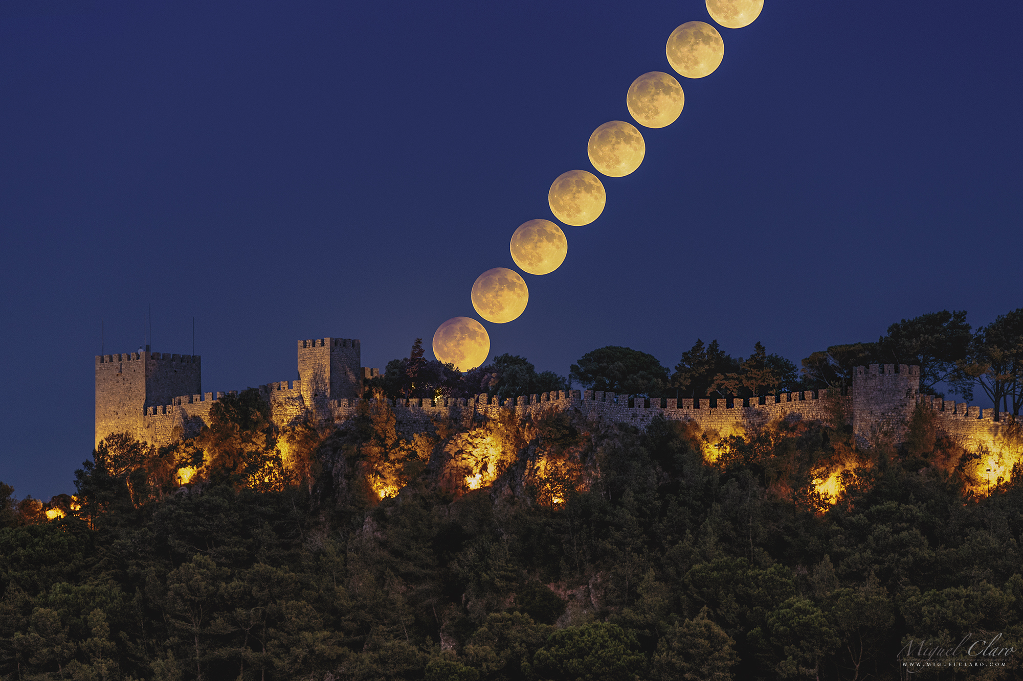 Harvest Moon Lunar Eclipse Thrills Skywatchers | Space