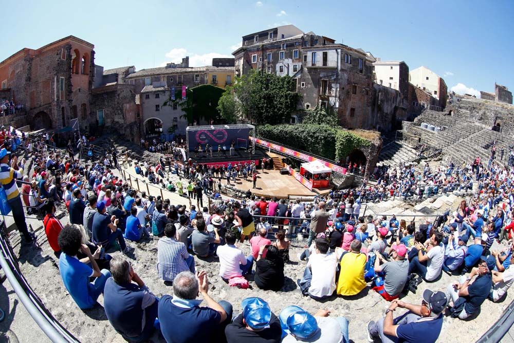 The crowds turned out in force for stage 4 of the Giro d'Italia
