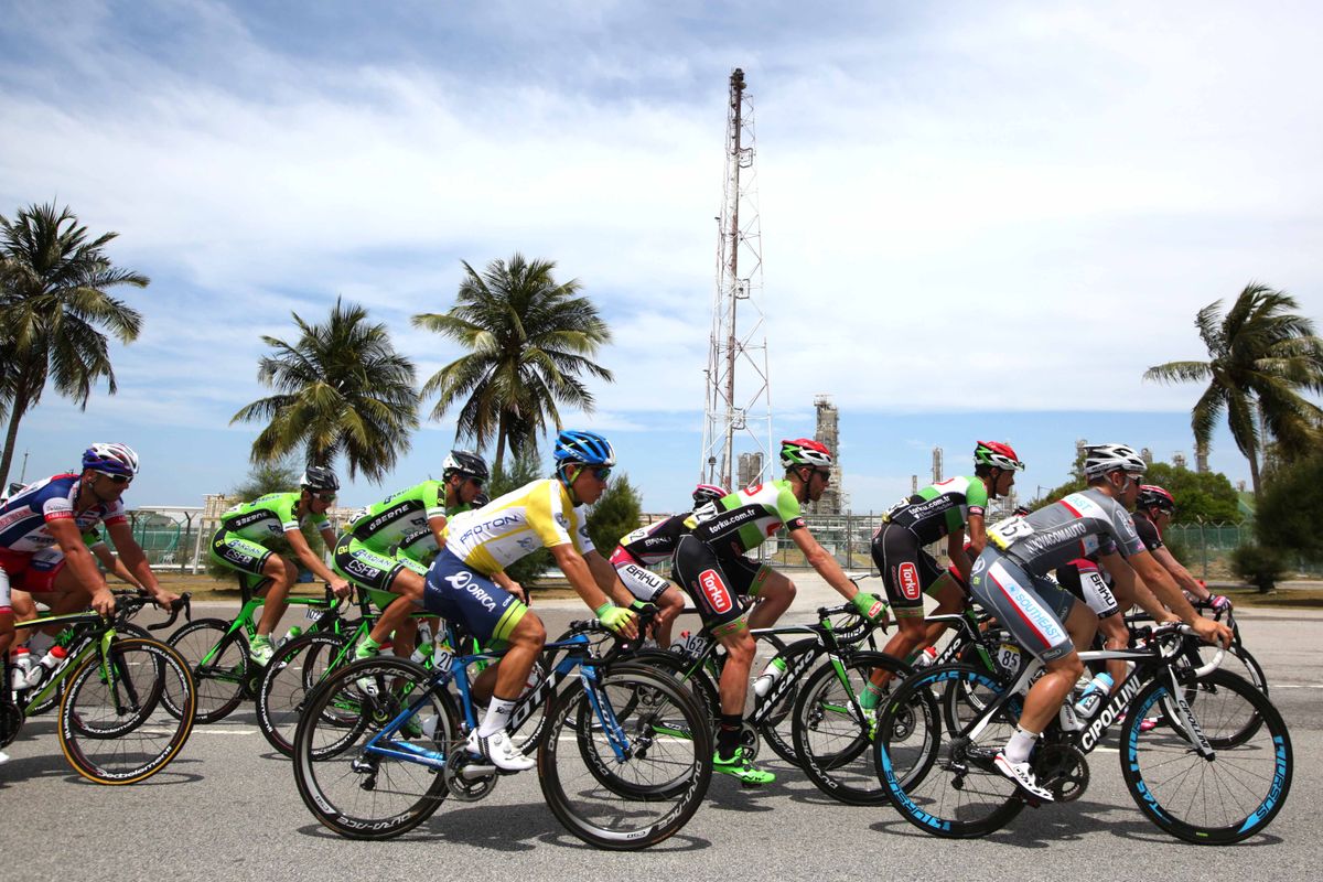 Caleb Ewan in the bunch