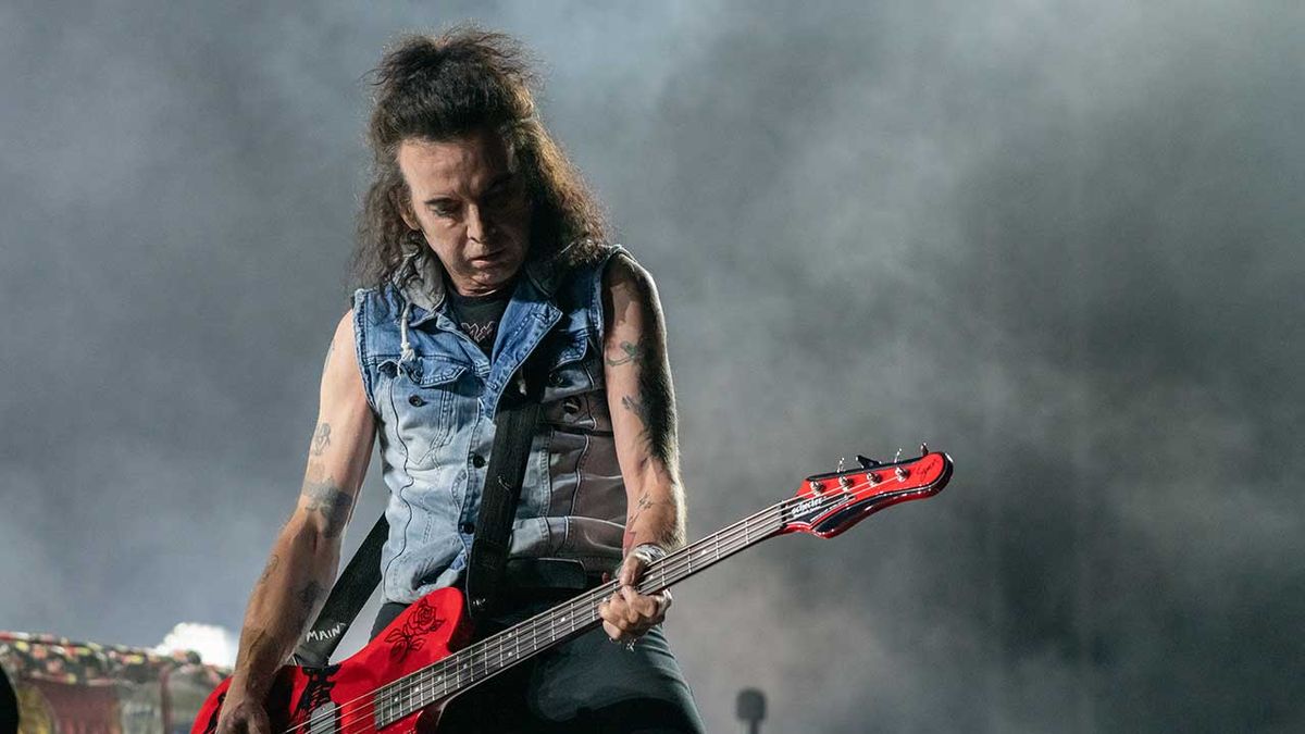 Simon Gallup onstage