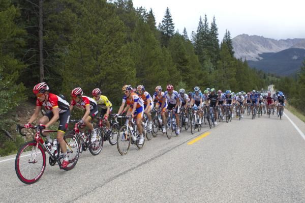The peloton en route to Aspen