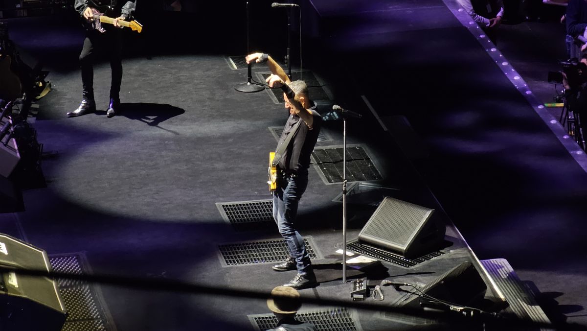Bruce Springsteen photographed with Samsung Galaxy S23 Ultra 10x zoom