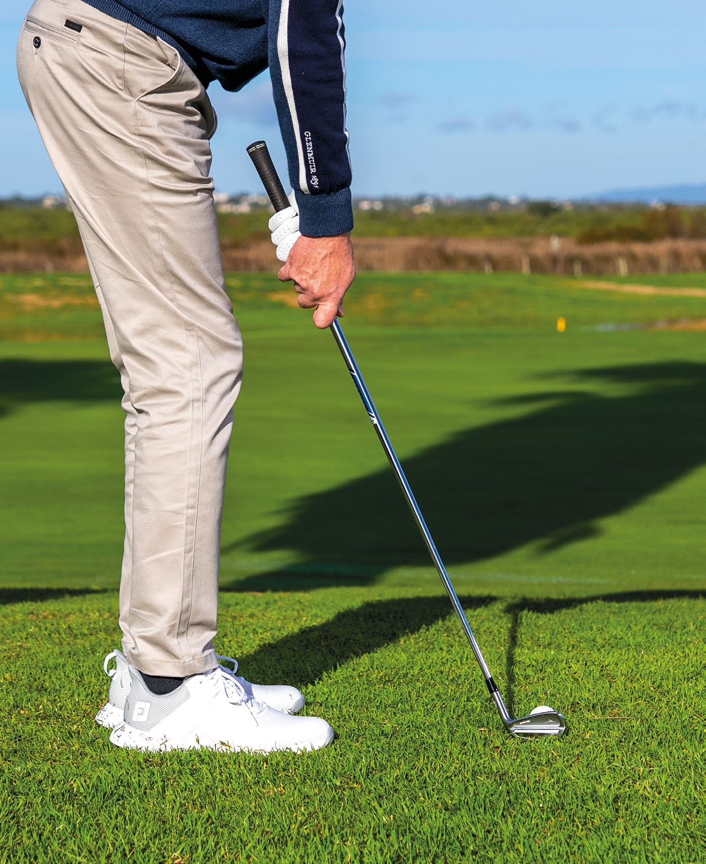 Top 50 Coach Keith Wood demonstrating how to grip down on the wedge grip to increase control