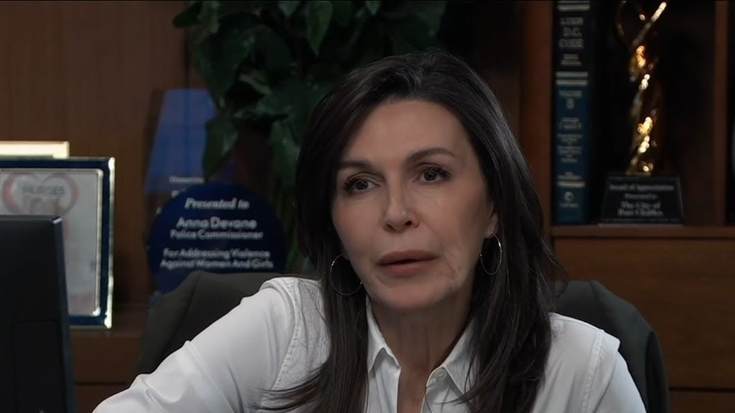 Finola Hughes as Anna upset in General Hospital 