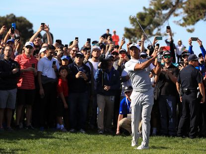 Are Fans Allowed Mobile Phones On The PGA Tour?