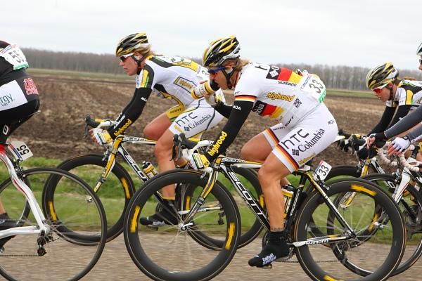 The victor of Thursday's Drenthe race in Dwingeloo, Ina Yoko Teutenberg (HTC - Columbia Women) rides next to teammate, Eleonora Van Dijk