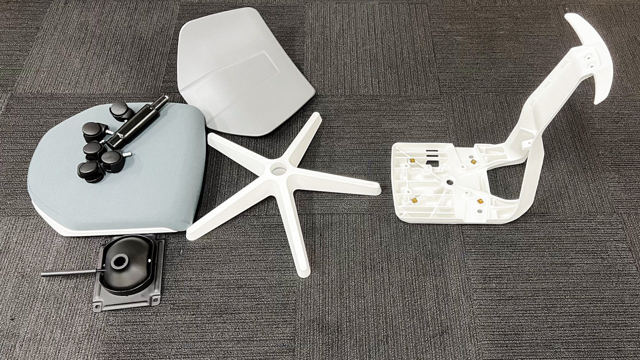 The individual parts of the Desky Swivel 3D Tilt office chair