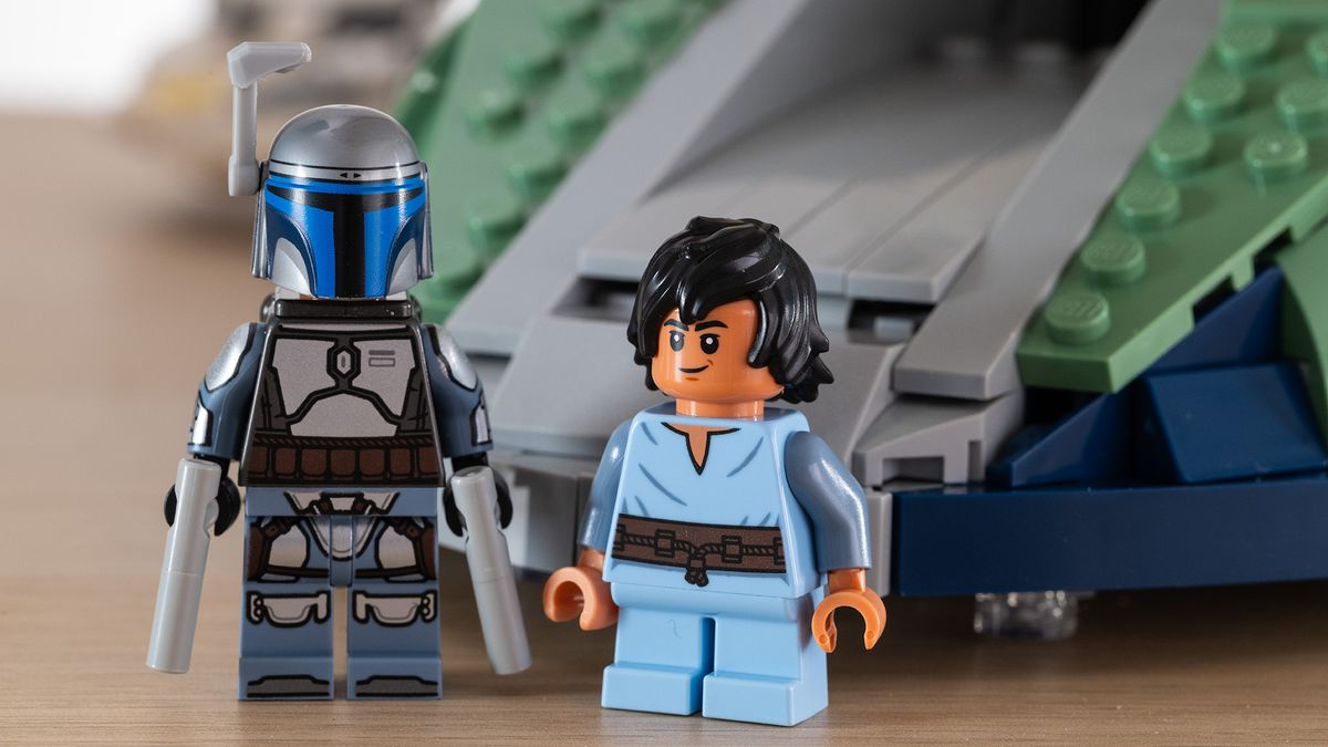 Lego Star Wars UCS Jango Fett&rsquo;s Firespray-Class Starship (75409) Jango and Boba Fett Minifigures