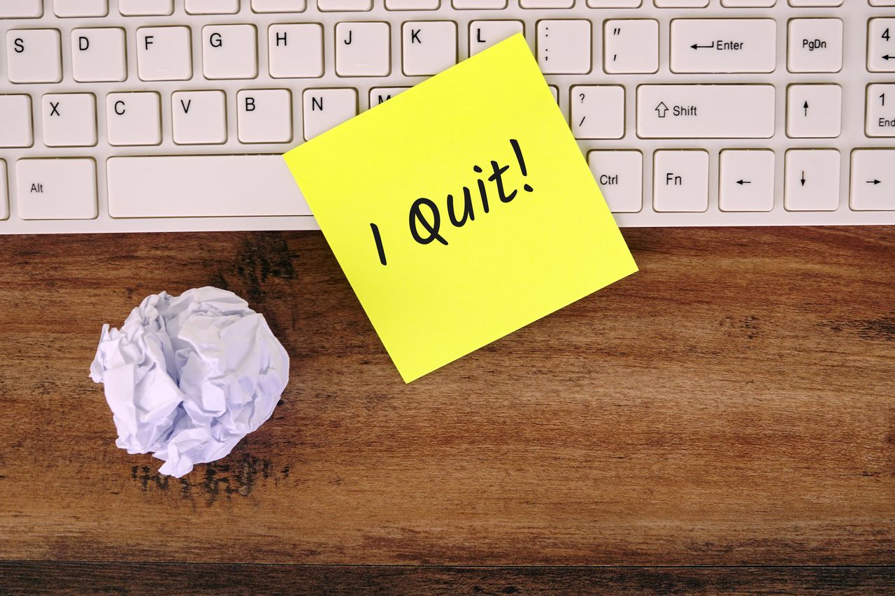 &quot;I quit&quot; sign on a desk