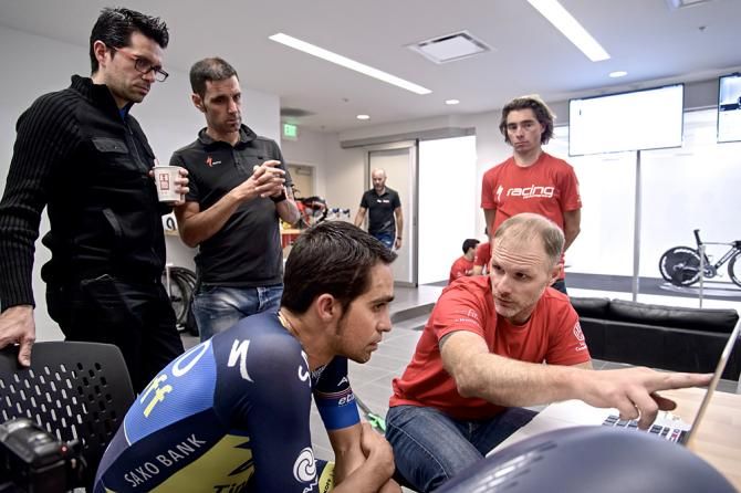 Contador and a Specialized member of staff talk about his position on the time trial bars
