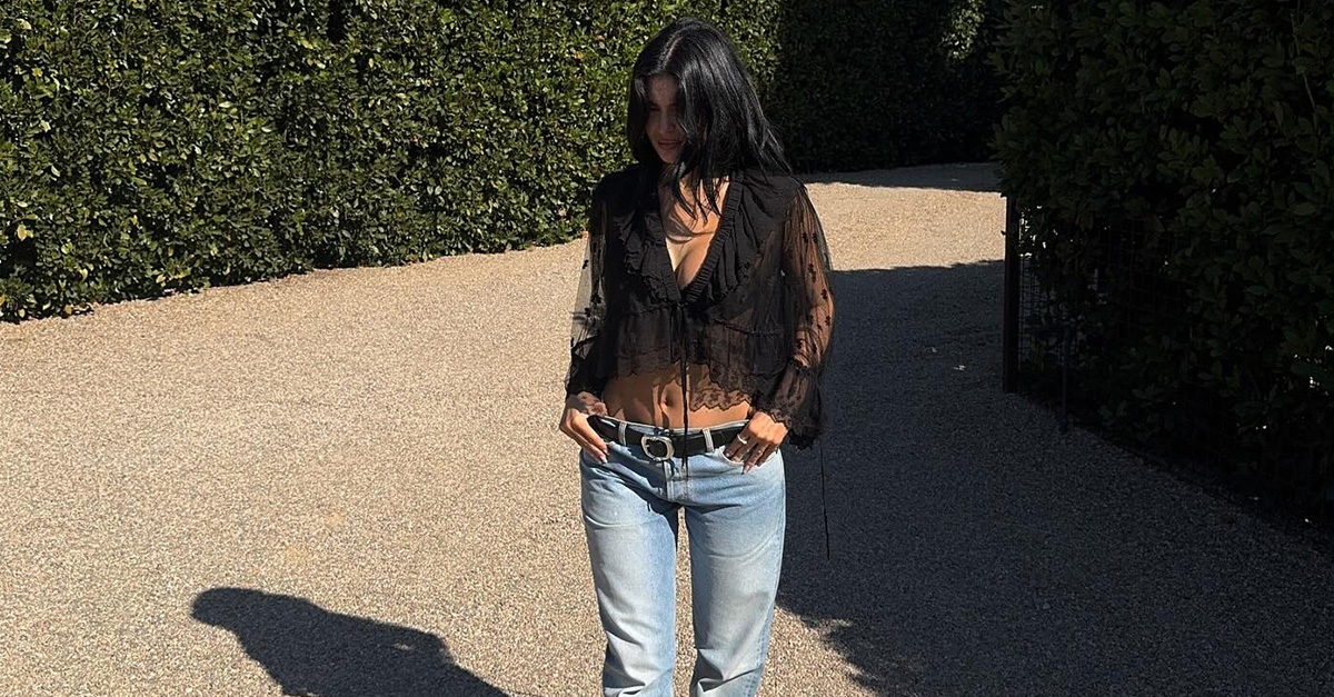 Kylie Jenner Wore the “Dated” Denim Trend That’s in Right Now