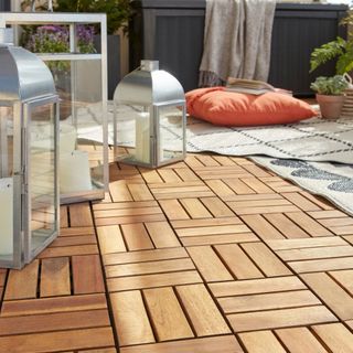 parquet deck tiles in outdoor area