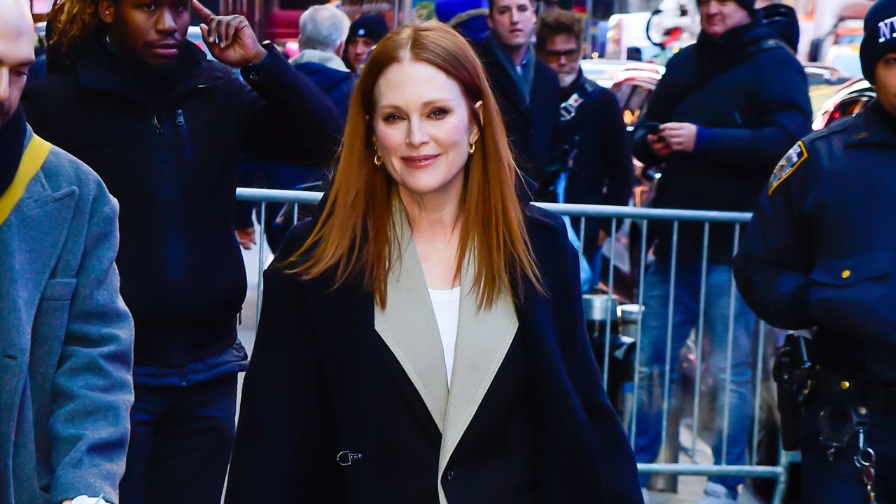 Julianne Moore minimalist winter outfit