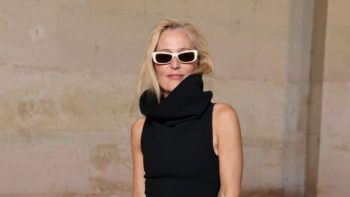 gillian anderson jersey dress Gillian Anderson Wore a Vulva-Covered Gown to the 2024 Golden Globes