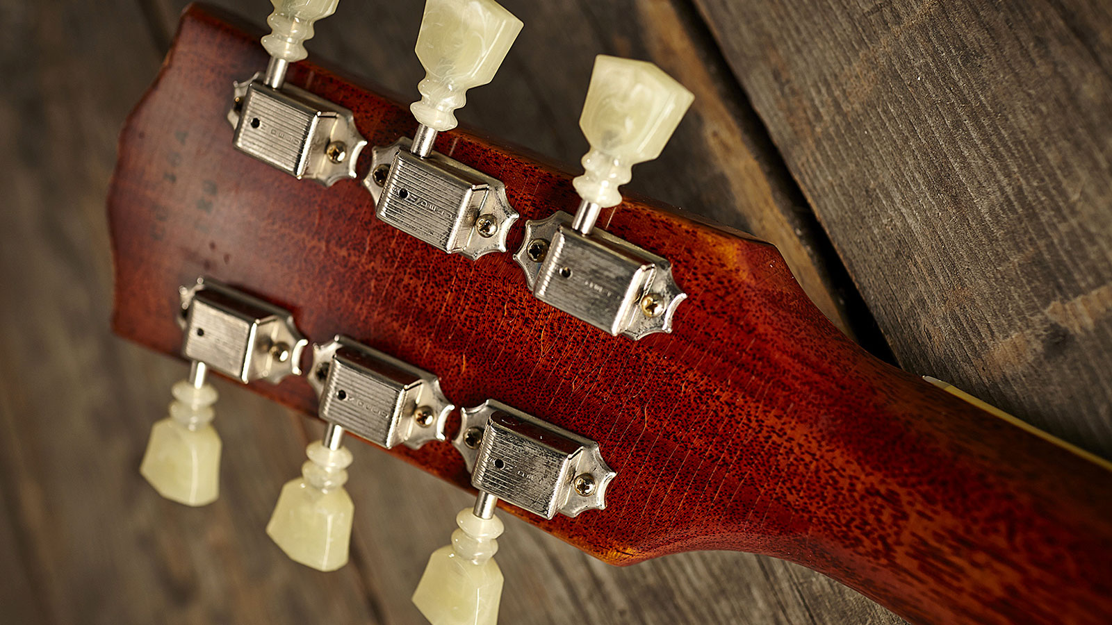 The Kluson tuners have been aged to perfection