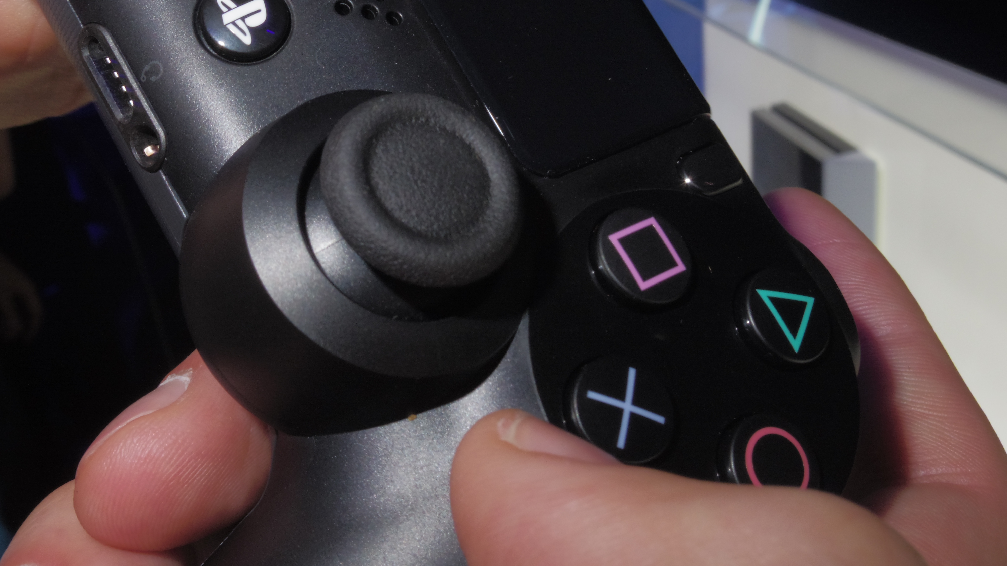 After mocking Xbox One, Sony clarifies its own digital sharing rules for PS4