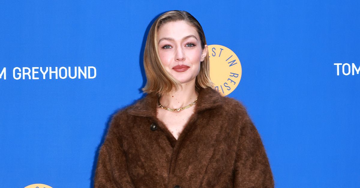 Gigi Hadid สวมเทรนด์สีที่ฉันไม่เคยใส่กับสีดำเมื่อปีที่แล้ว