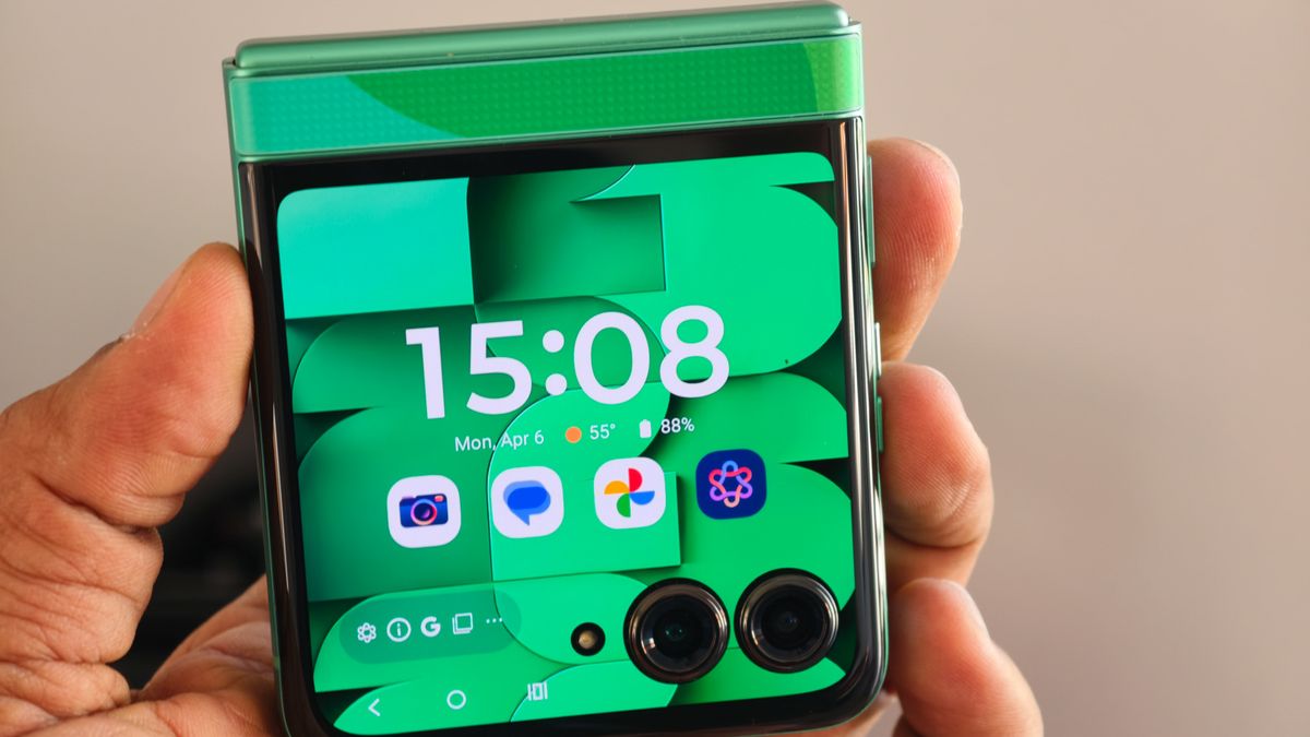 Motorola Razr 2025 FIFA World Cup 2026 Edition in Green eco-leather