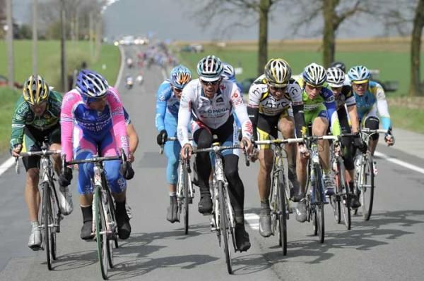 Leif Hoste (Omega Pharma - Lotto) takes his turn in the echelon.