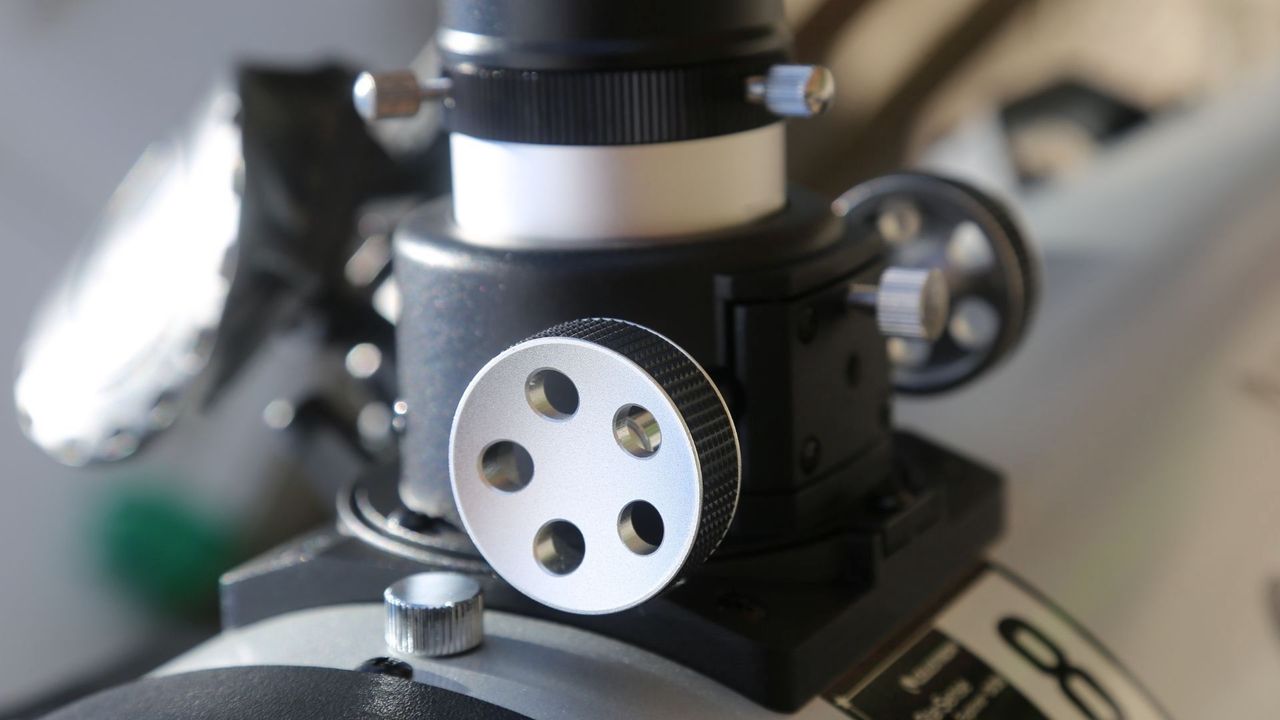 Close up of Celestron StarSense Explorer 8" Dobsonian telescope
