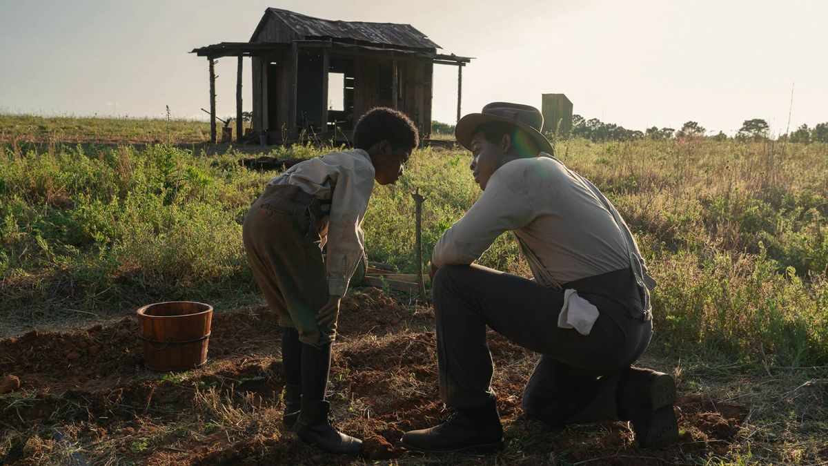 Stephen James and Isaiah Gunn in Netflix&#039;s The Piano Lesson