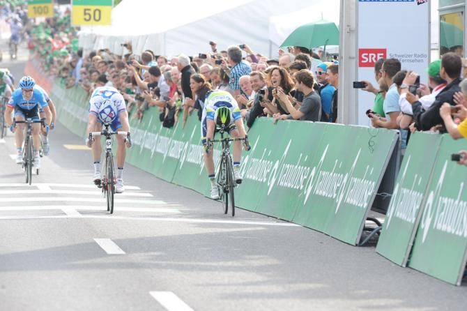 Arnaud Demare (FDJ) won stage 4 ahead of Matt Goss (Orica GreenEdge) in a photo finish