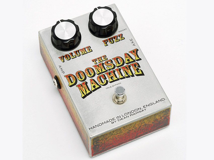 Much like vintage fuzz pedals, there's no tone control on this stompbox.
