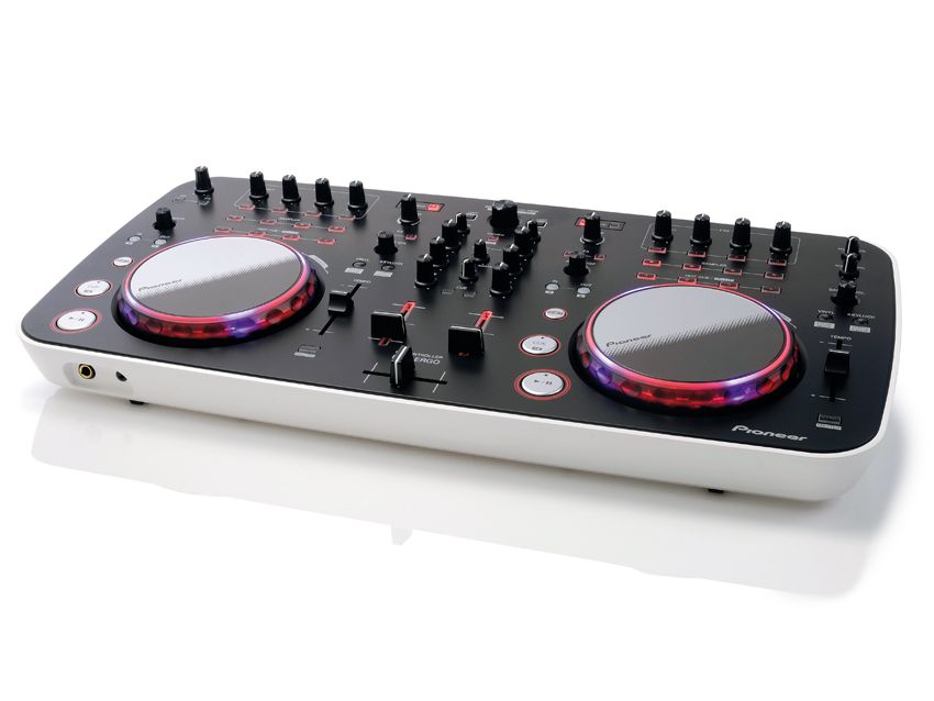 The jog wheels and faders feel great, but the ERGO is let down by the small, poor quality buttons.
