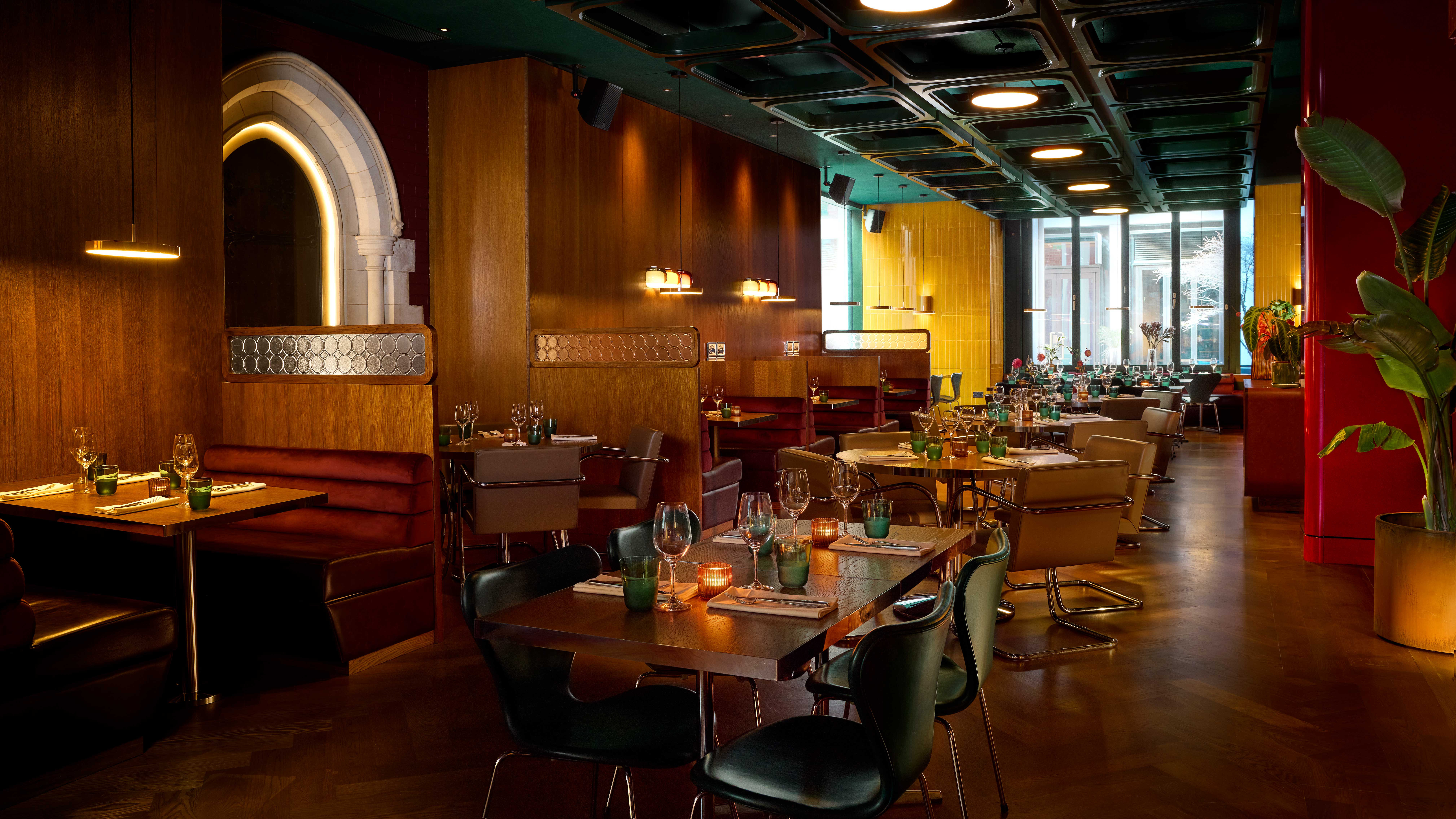 Motorino London restaurant interiors
