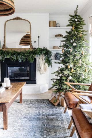 holiday house tour - neutral holiday decorations