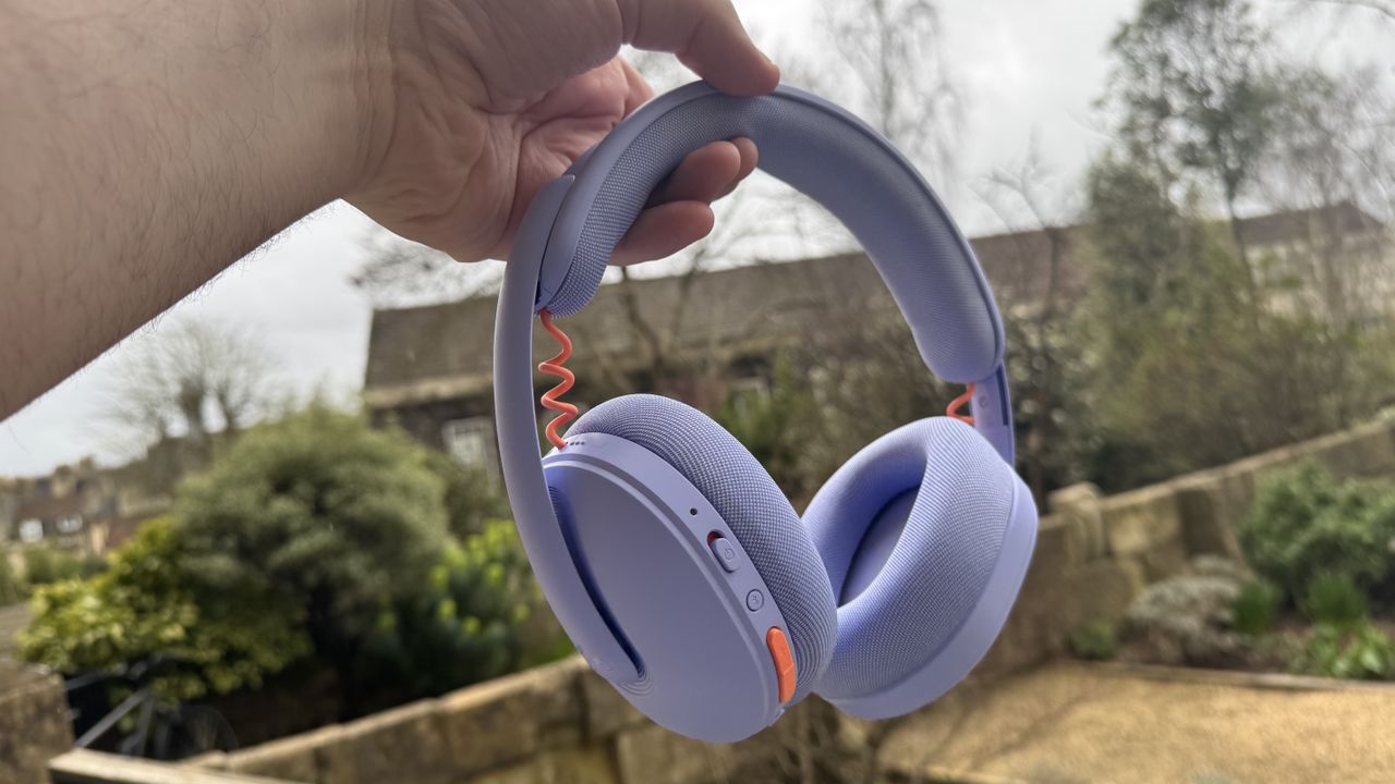 Logitech G325 Gaming headset (in purple)