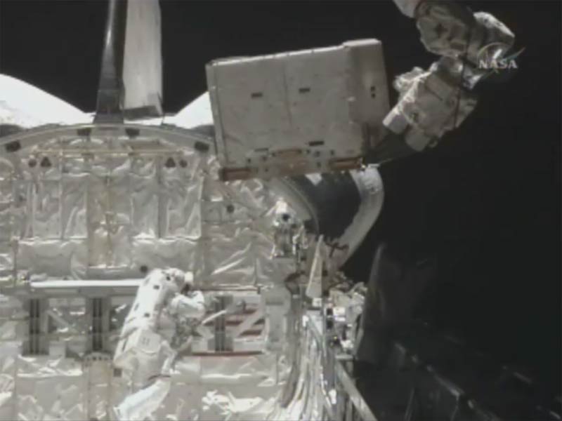 Astronauts Wrap Up Big Tank Work in Mission&#039;s Last Spacewalk