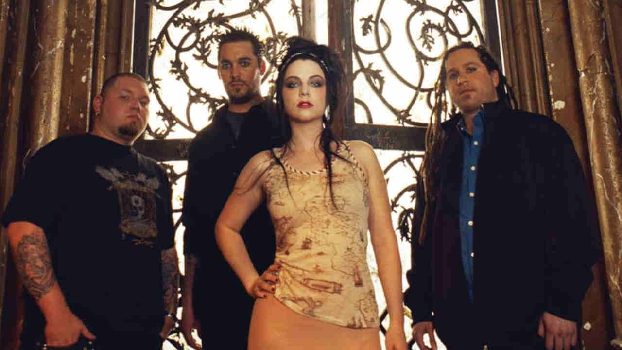 Evanescence posing for a photograph in 2006
