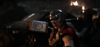 Jane Foster como a Poderosa Thor no trailer de Thor: Love and Thunder