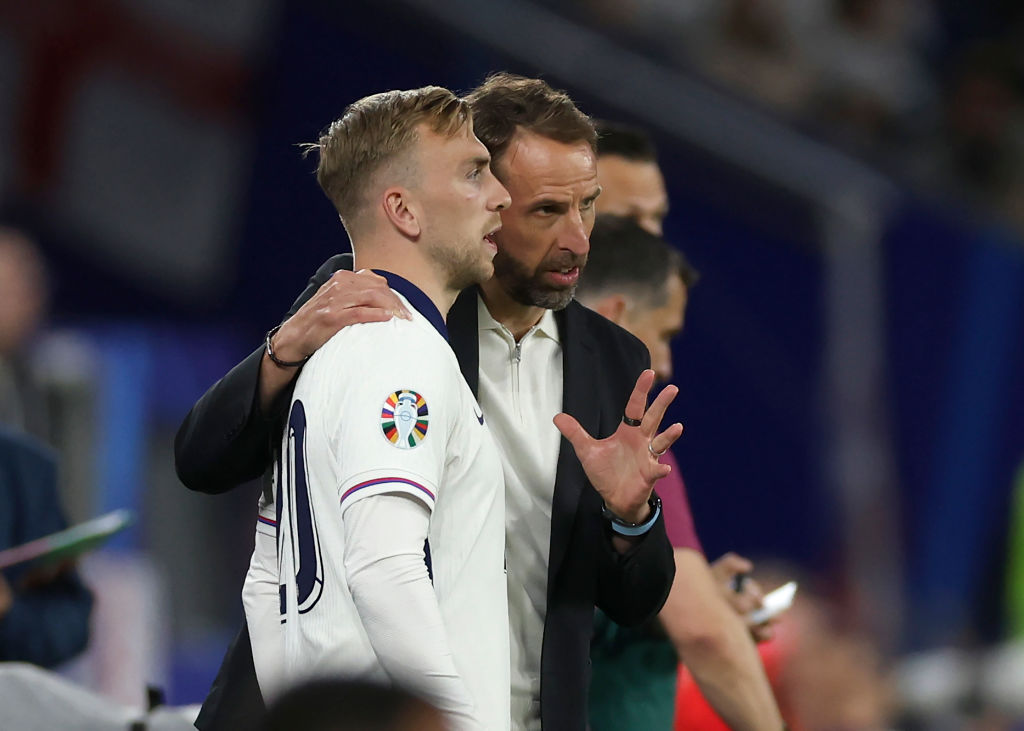 Gareth Southgate, Manager of England men's senior team, talks to Jarrod Bowen of England during the UEFA EURO 2024 group stage match between Serbia and England at Arena AufSchalke on June 16, 2024 in Gelsenkirchen, Germany.