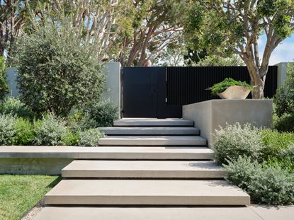 5 Modern Front Yard Ideas For A Sleek Contemporary Look Livingetc   CcaoPpBqRdLResZaDwYFkW 415 80 