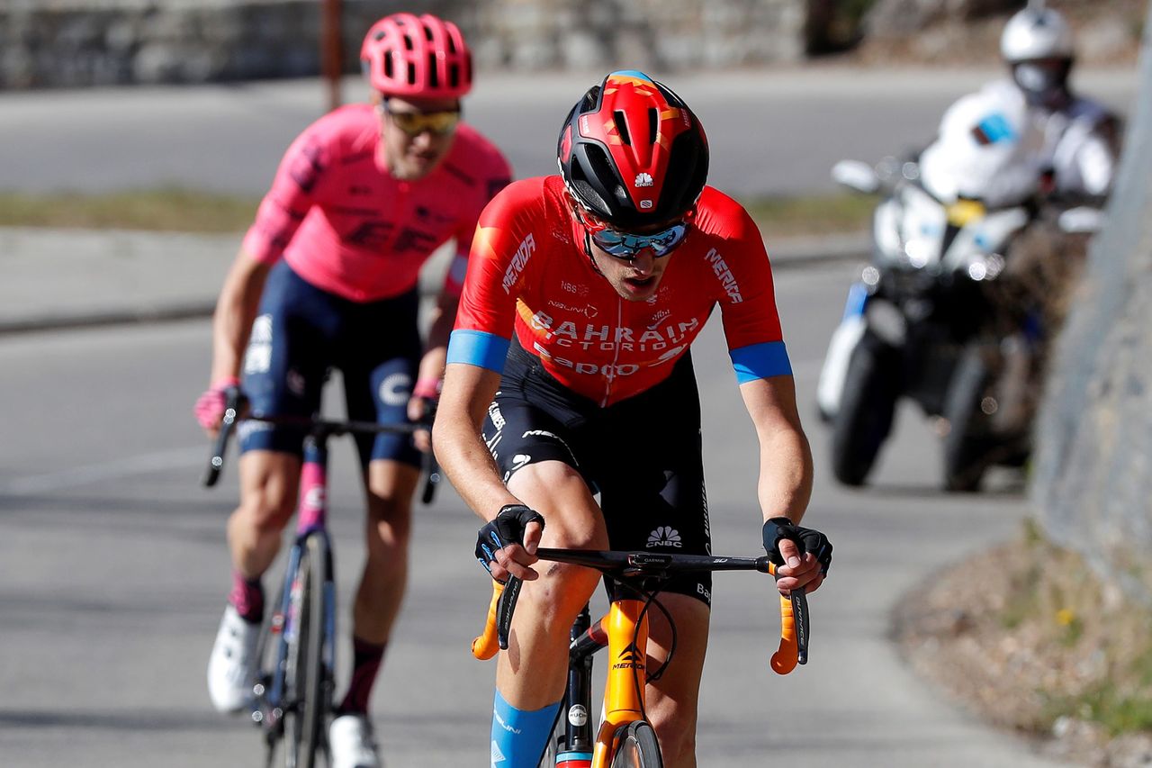 Gino Mäder riding at Paris-Nice 2021