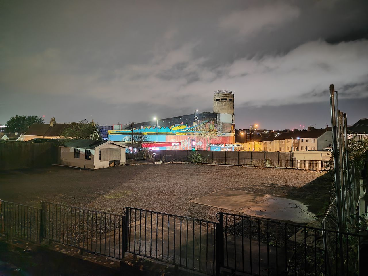 Nubia Red Magic 9 Pro camera sample Night mode warehouse