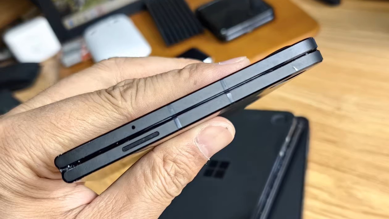 Prototype dual-screen smartphone by Microsoft