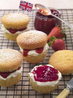 Mini Victoria Sponge Cakes 