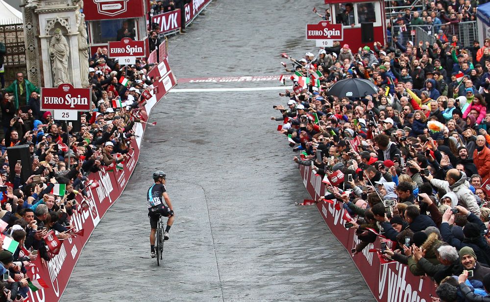Michal Kwiatkowski on his way to winning the 2017 Strade Bianche